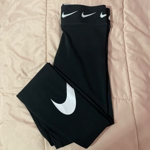 Black Nike leggings